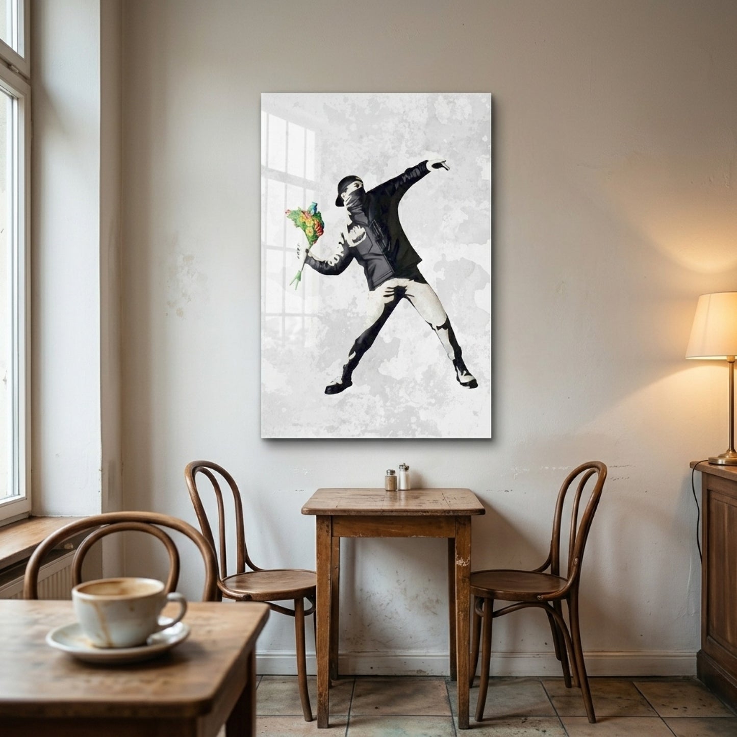 Banksy Çiçek Atan Siyah Beyaz Grafiti Sanatı Dikey Cam Tablo
