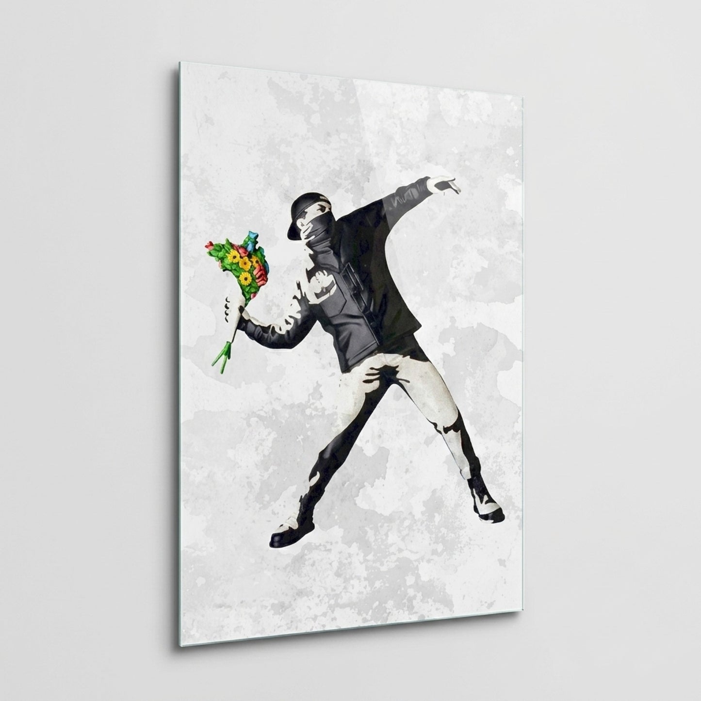 Banksy Çiçek Atan Siyah Beyaz Grafiti Sanatı Dikey Cam Tablo
