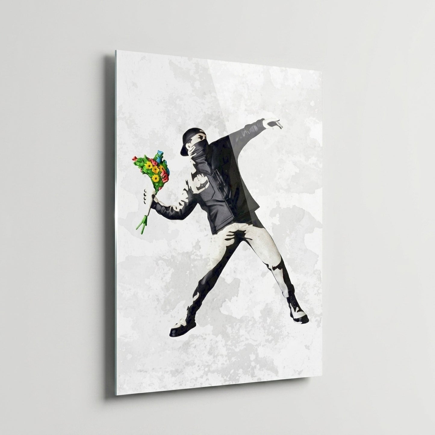 Banksy Çiçek Atan Siyah Beyaz Grafiti Sanatı Dikey Cam Tablo