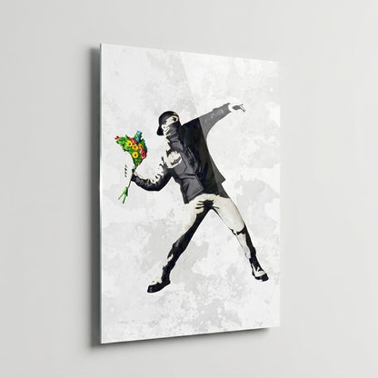 Banksy Çiçek Atan Siyah Beyaz Grafiti Sanatı Dikey Cam Tablo