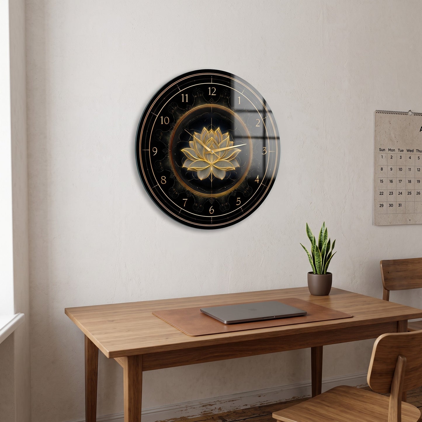 Altın Lotus Desenli Cam Saat