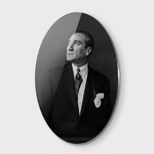 Klasik Siyah Beyaz Atatürk Portresi Oval Dikey Cam Tablo
