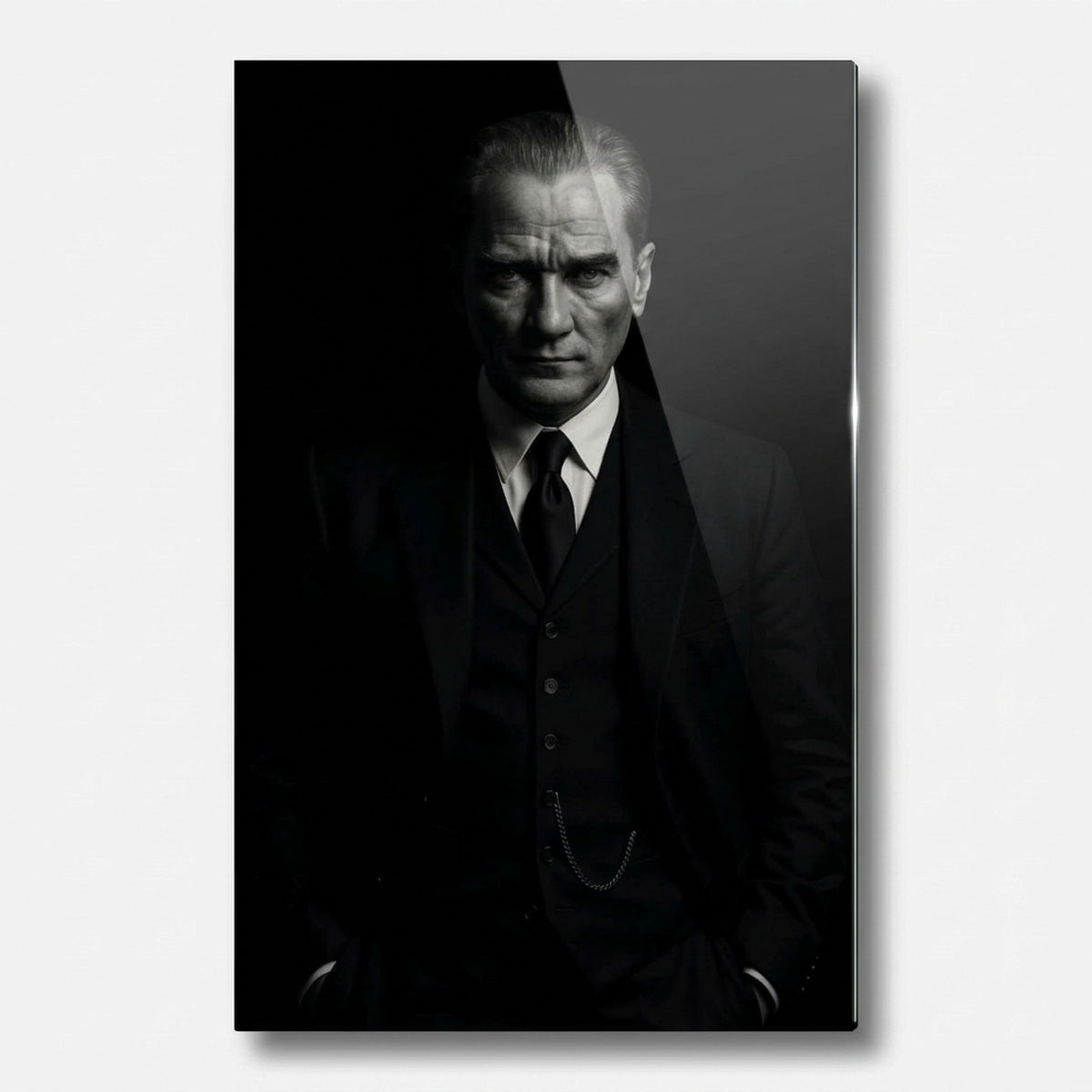 Atatürk Portresi Siyah Beyaz Dikey Cam Tablo