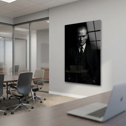 Atatürk Portresi Siyah Beyaz Dikey Cam Tablo