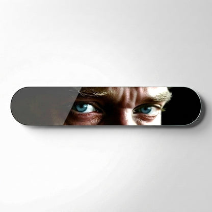 Etkileyici Mavi Gözler Skate Board Yatay Cam Tablo