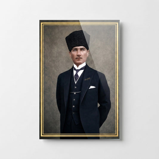Kalpaklı Mustafa Kemal Atatürk Portresi Dikey Cam Tablo