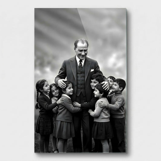 Atatürk ve Sarılan Çocuklar Dikey Cam Tablo