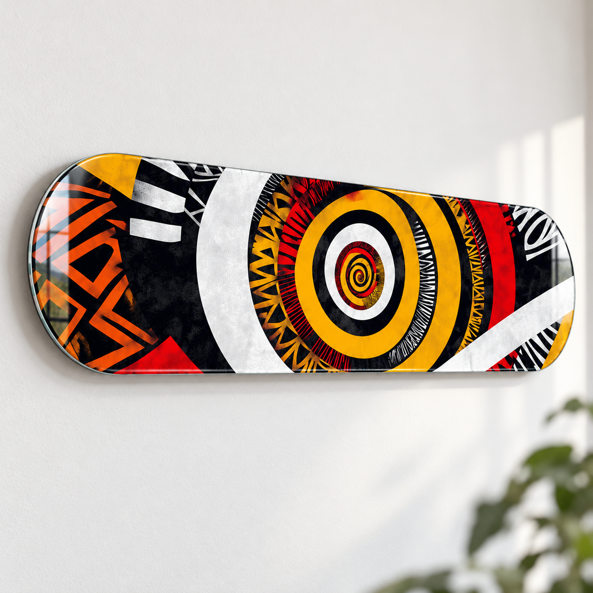 Sarı Spiral ve Etnik Desenler yatay cam tablo — yaklaşık 2 cm duvar mesafesi