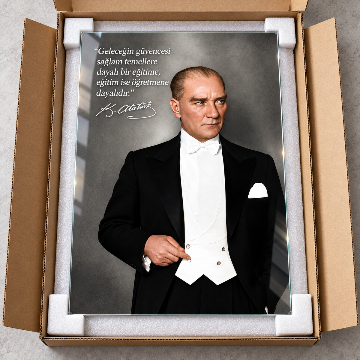 Atatürk Eğitim Sözlü Dikey Cam Tablo - Koruyucu paketleme
