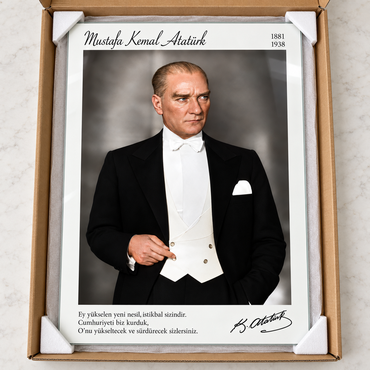 Atatürk’ün Zamansız Portresi Dikey Cam Tablo - Koruyucu paketleme