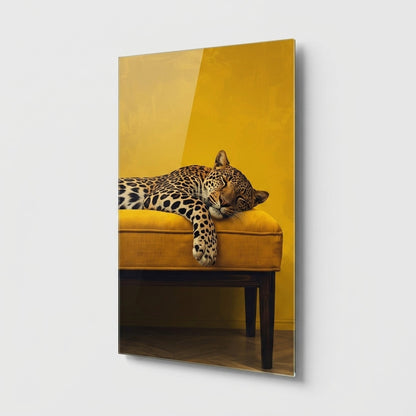 Modern Leopar Portresi Sarı Kanepe Sanat Dikey Cam Tablo