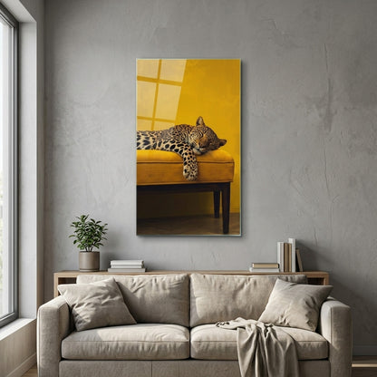 Modern Leopar Portresi Sarı Kanepe Sanat Dikey Cam Tablo