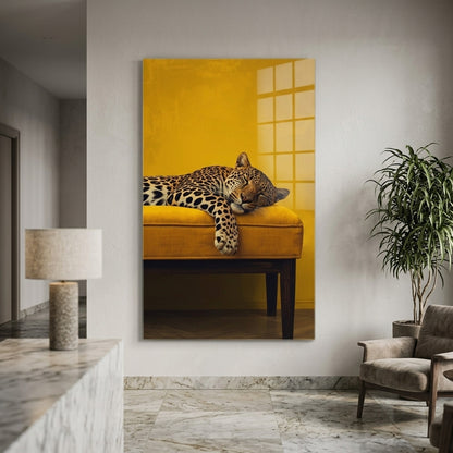 Modern Leopar Portresi Sarı Kanepe Sanat Dikey Cam Tablo