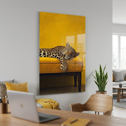 Modern Leopar Portresi Sarı Kanepe Sanat Dikey Cam Tablo