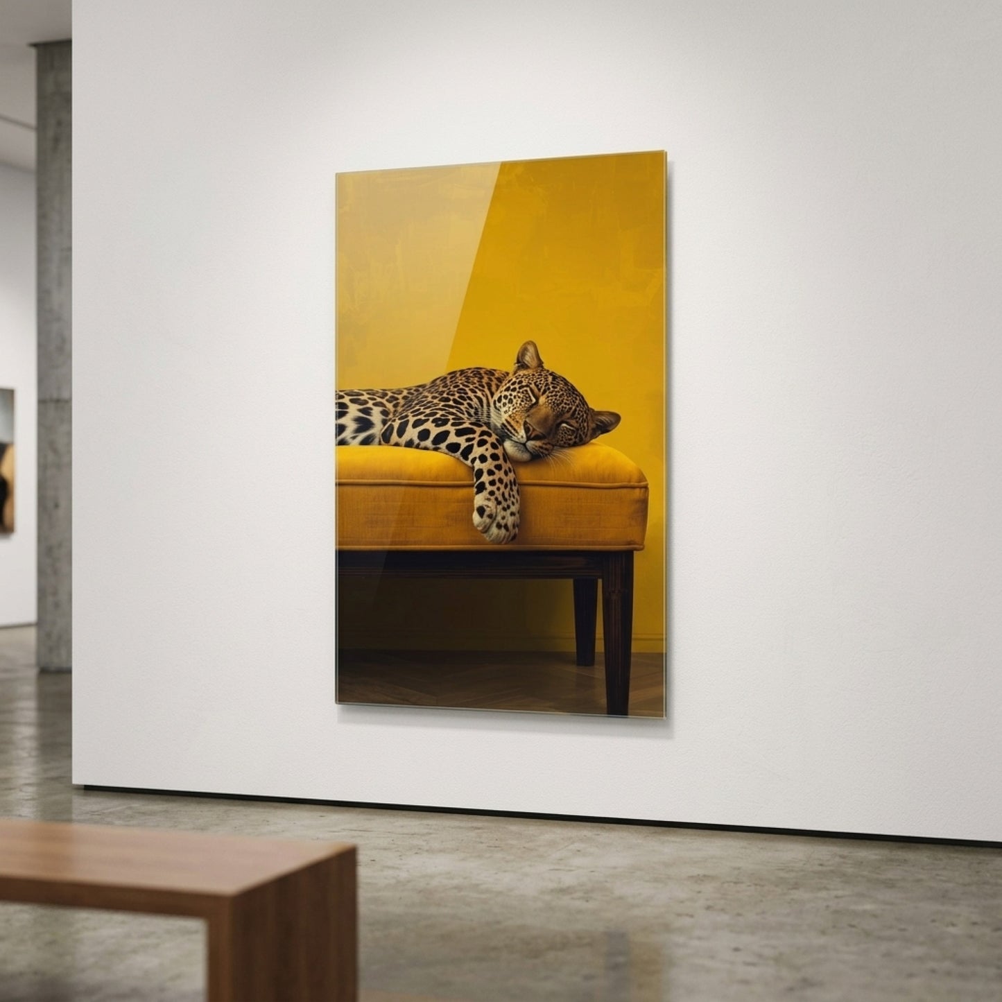 Modern Leopar Portresi Sarı Kanepe Sanat Dikey Cam Tablo