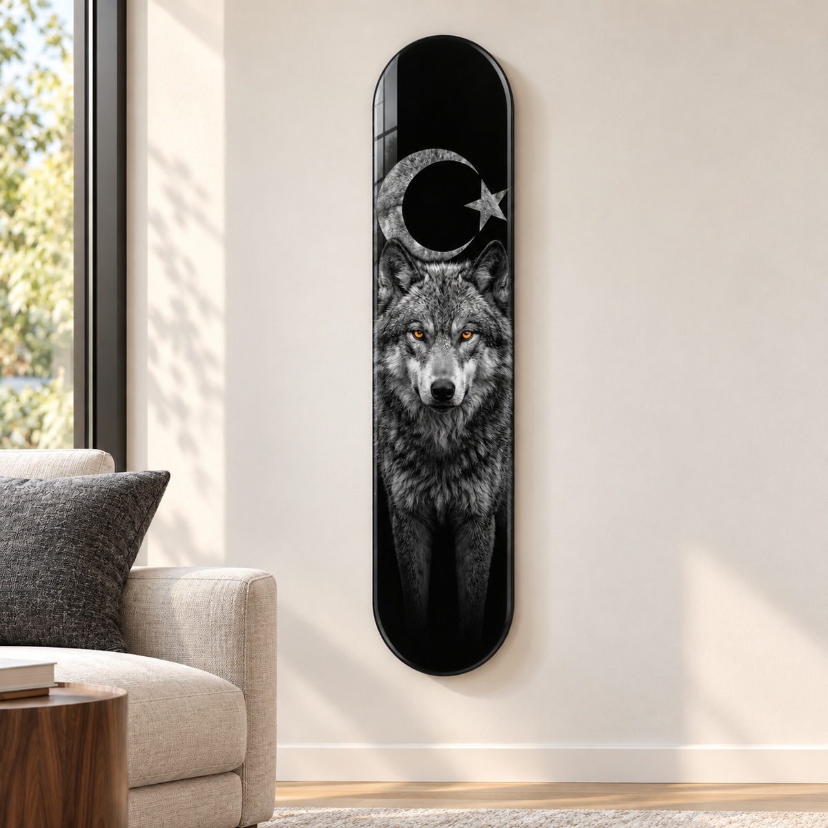 Ay Yıldızlı Gri Kurt Dikey Skate Board Cam Tablo – Salonda görünüm