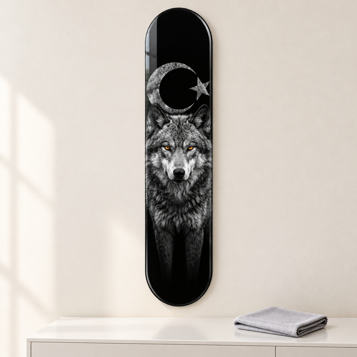 Ay Yıldızlı Gri Kurt Dikey Skate Board Cam Tablo – Mikrofiber bezle bakım