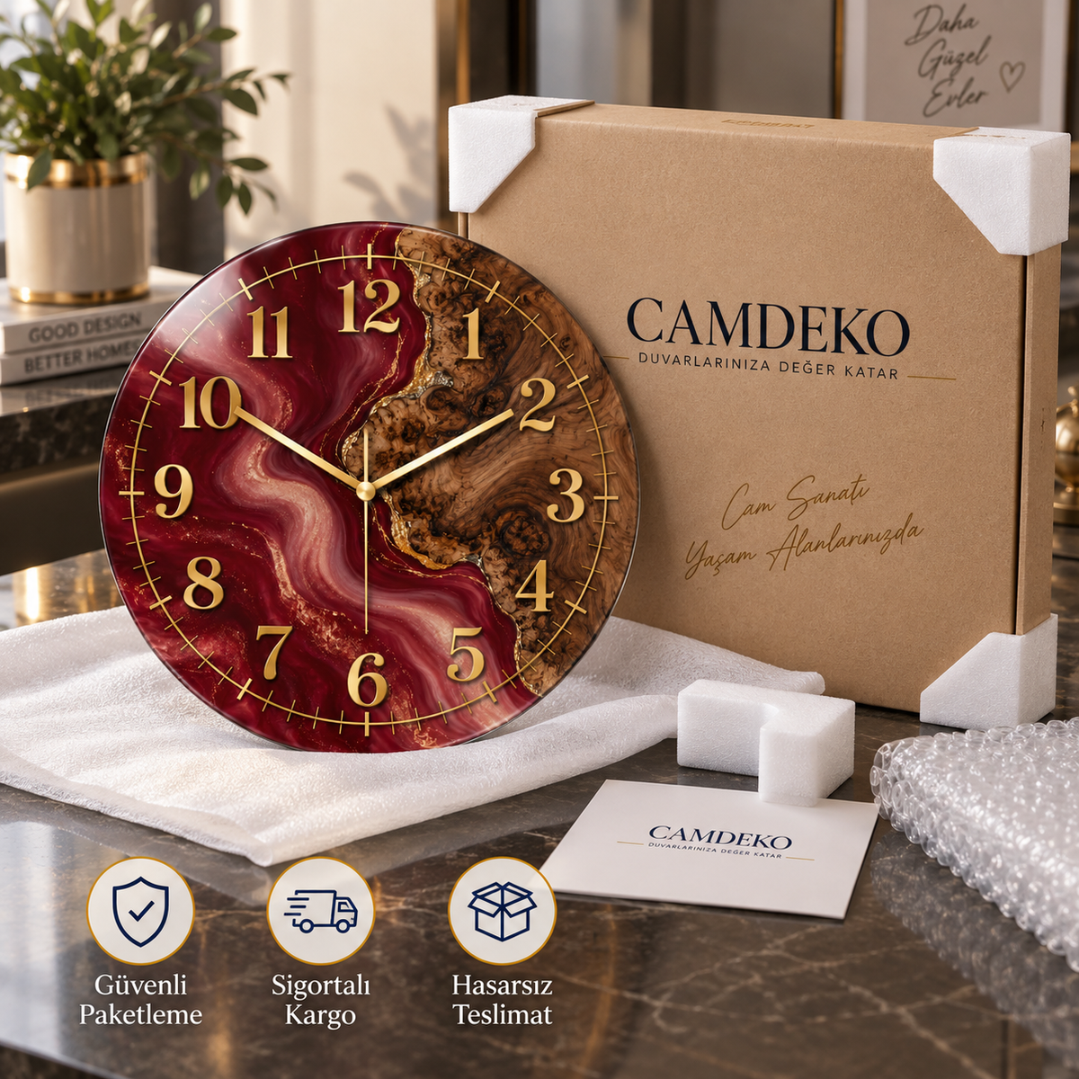 Bordo ve ahşap desenli gold cam saatin CAMDEKO koruyucu ambalaj ve köşe destekleriyle güvenli paketlenmesi