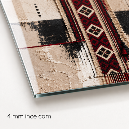 Bordo ve Bej Kilim Desenli Şekilli Kesim Cam Tablo — İnce cam kenarı
