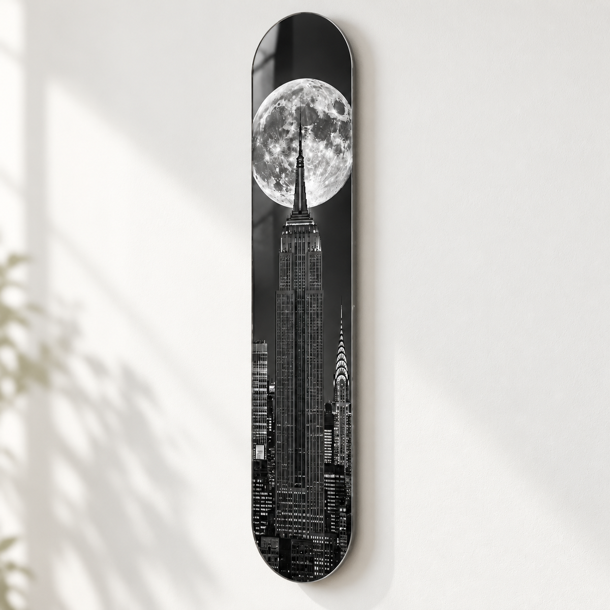 Dolunay ve New York Dikey Skate Board Cam Tablo — Yan görünüm ve duvar mesafesi