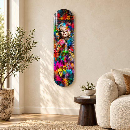 Pop Art Marilyn ve Renkli Kapı Dikey Skate Board Cam Tablo - salon