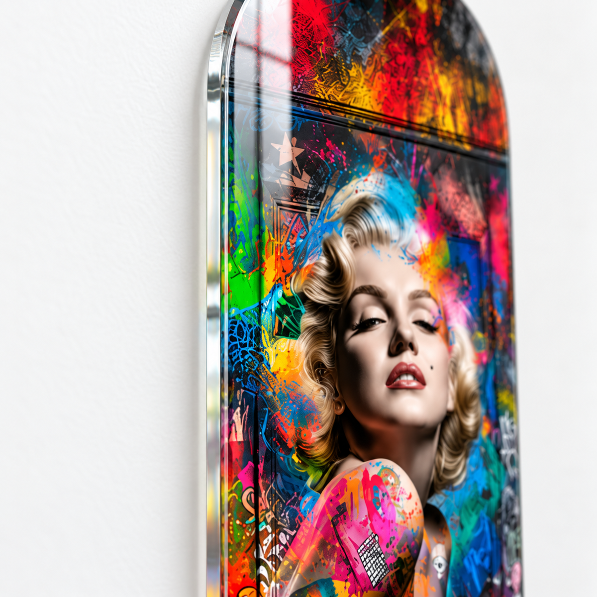 Pop Art Marilyn ve Renkli Kapı Dikey Skate Board Cam Tablo - cam-kenari