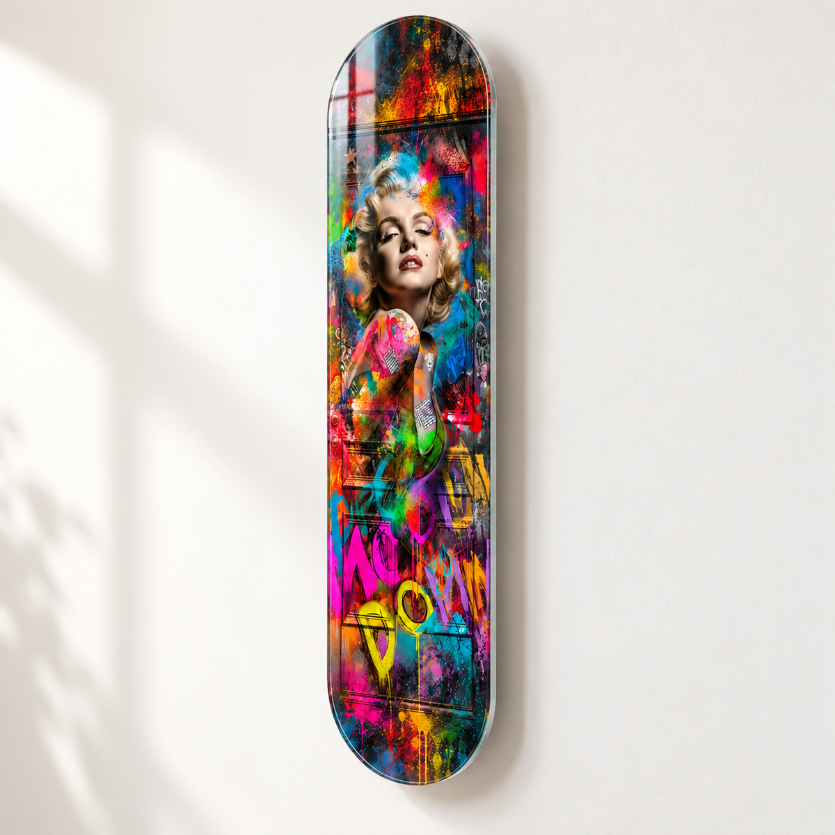 Pop Art Marilyn ve Renkli Kapı Dikey Skate Board Cam Tablo - duvar-mesafesi