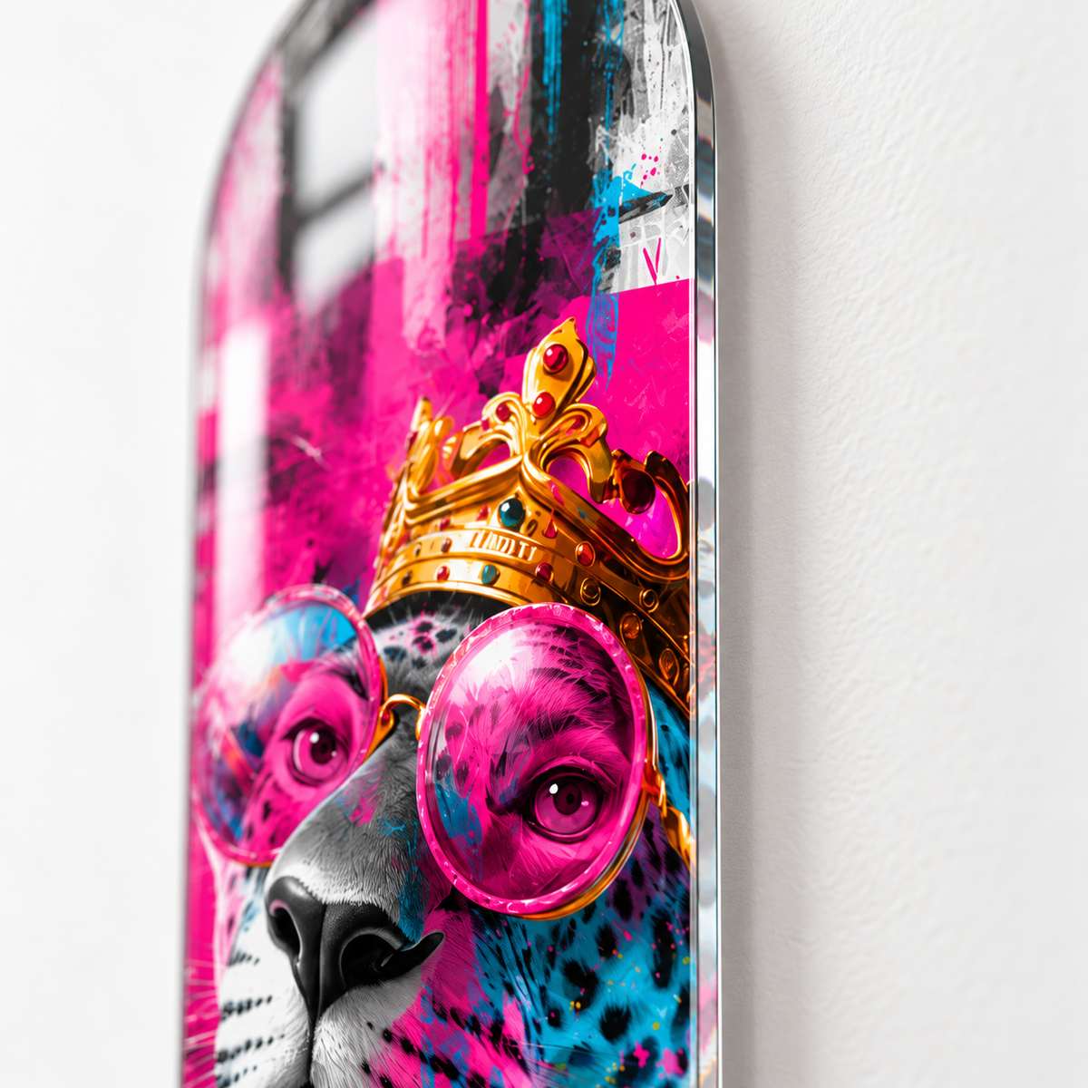 Altın Taçlı Pembe Gözlüklü Panter Dikey Skate Board Cam Tablo - cam-kenari