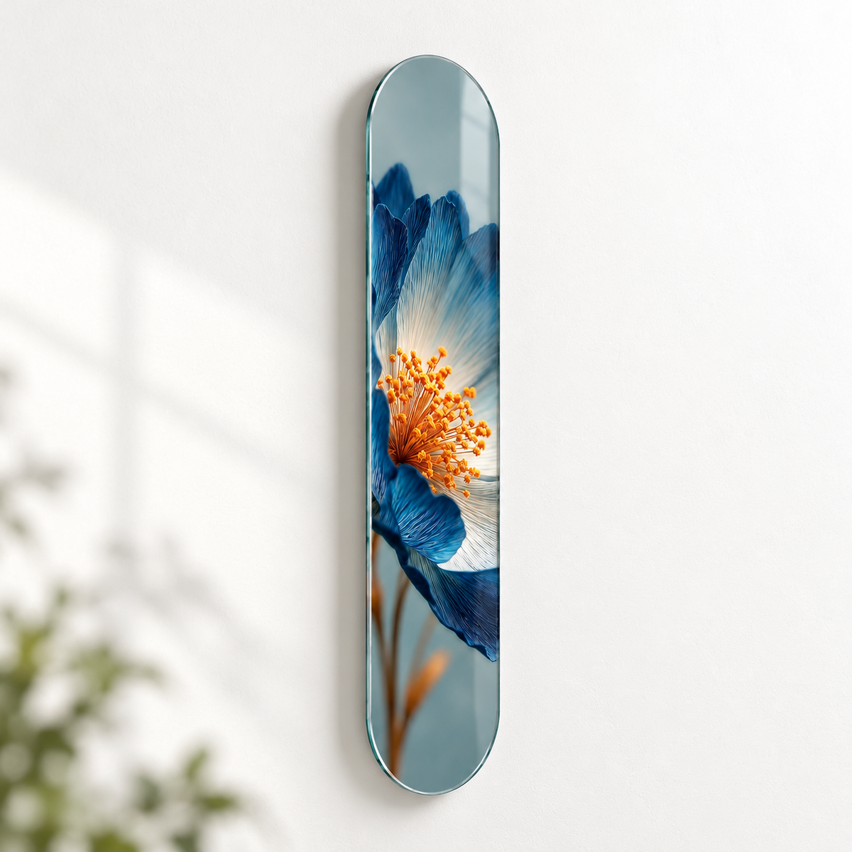 Mavi Beyaz Çiçek ve Altın Tohumlar Dikey Skate Board Cam Tablo - açılı duvar görünümü