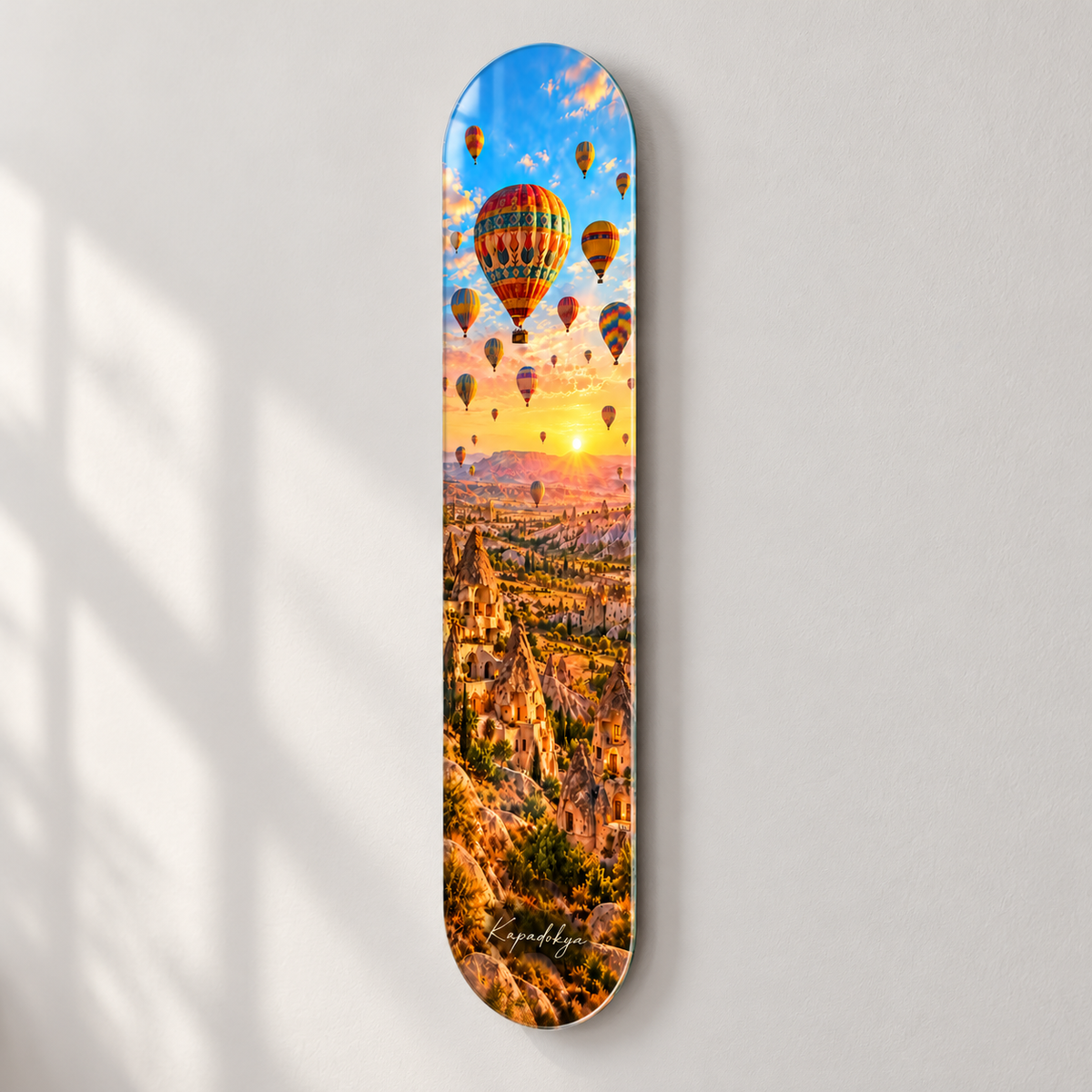 Kapadokya Balonları ve Gün Doğumu Dikey Skate Board Cam Tablo — Yan görünüm ve duvar mesafesi