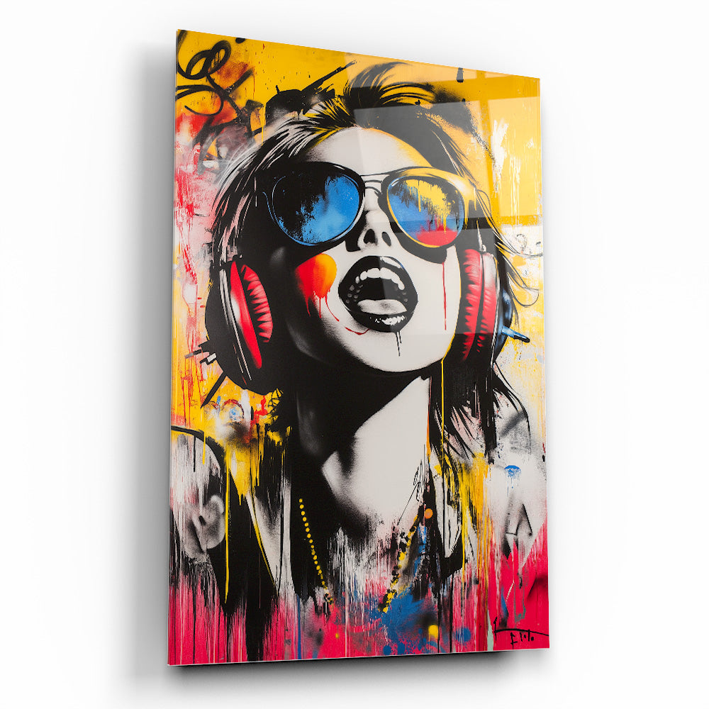 Pop Art Renkli Gözlüklü Kadın Cam Tablo