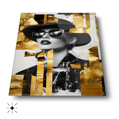 Gold Detay Şapkalı Kadın Cam Tablo