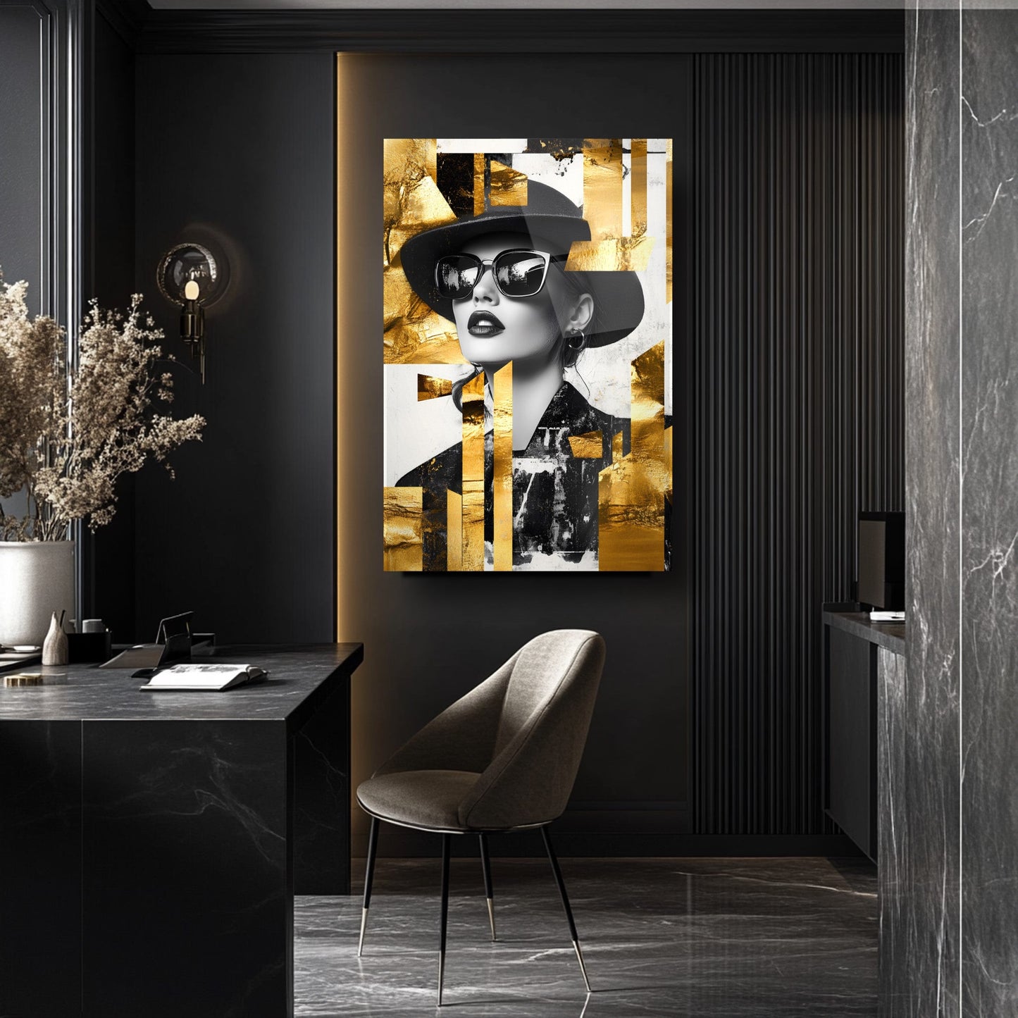 Gold Detay Şapkalı Kadın Cam Tablo