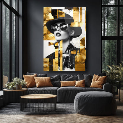 Gold Detay Şapkalı Kadın Cam Tablo