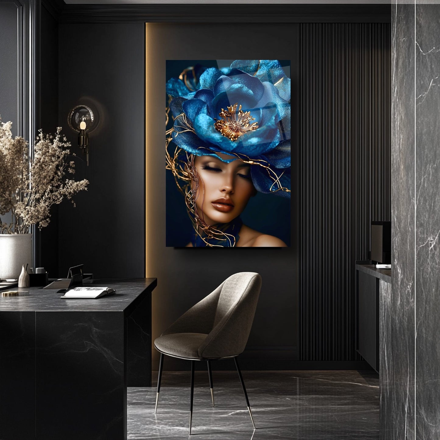 Mavi Çiçekli Kadın Cam Tablo