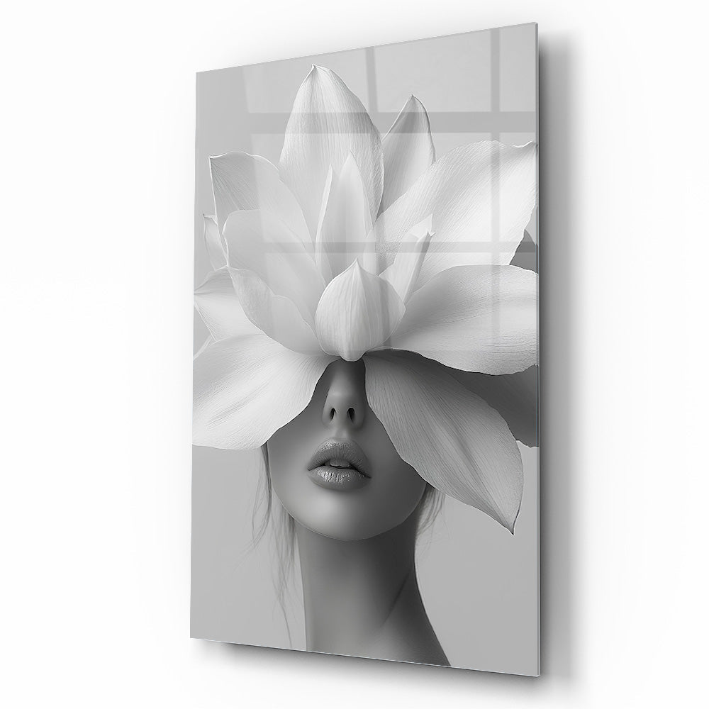 Beyaz Çiçekli Kadın Cam Tablo