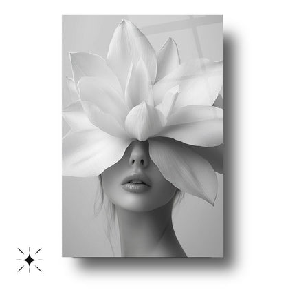 Beyaz Çiçekli Kadın Cam Tablo