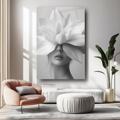 Beyaz Çiçekli Kadın Cam Tablo