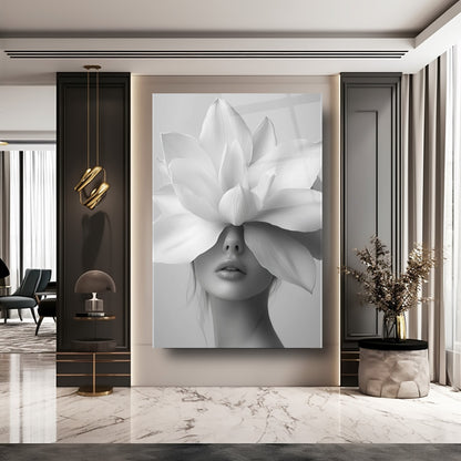 Beyaz Çiçekli Kadın Cam Tablo
