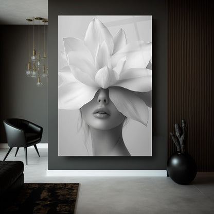 Beyaz Çiçekli Kadın Cam Tablo