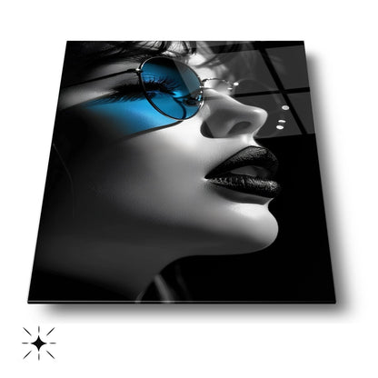 Gözlüklü Kadın Model Cam Tablo