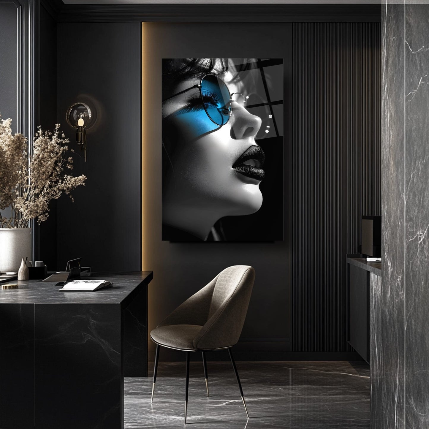 Gözlüklü Kadın Model Cam Tablo