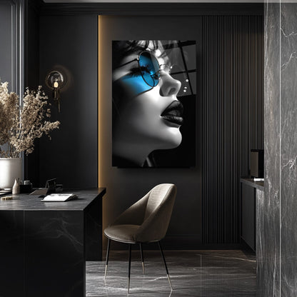 Gözlüklü Kadın Model Cam Tablo