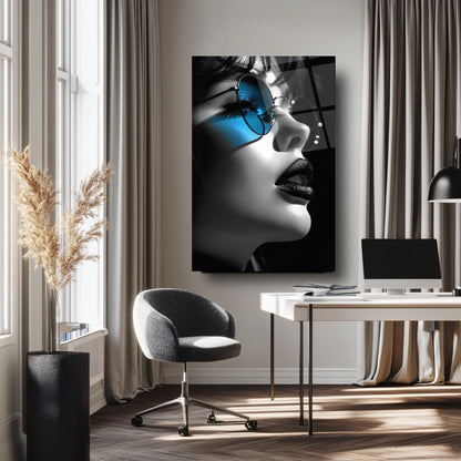 Gözlüklü Kadın Model Cam Tablo