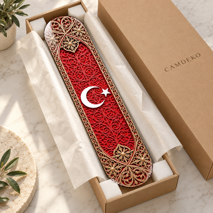 Kırmızı Altın Tezhipli Ay Yıldız Dikey Skate Board Cam Tablo – CAMDEKO ambalajı