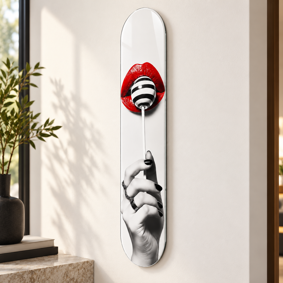 Kırmızı Dudak ve Çizgili Lolipop Dikey Skate Board Cam Tablo – Duvar mesafesi