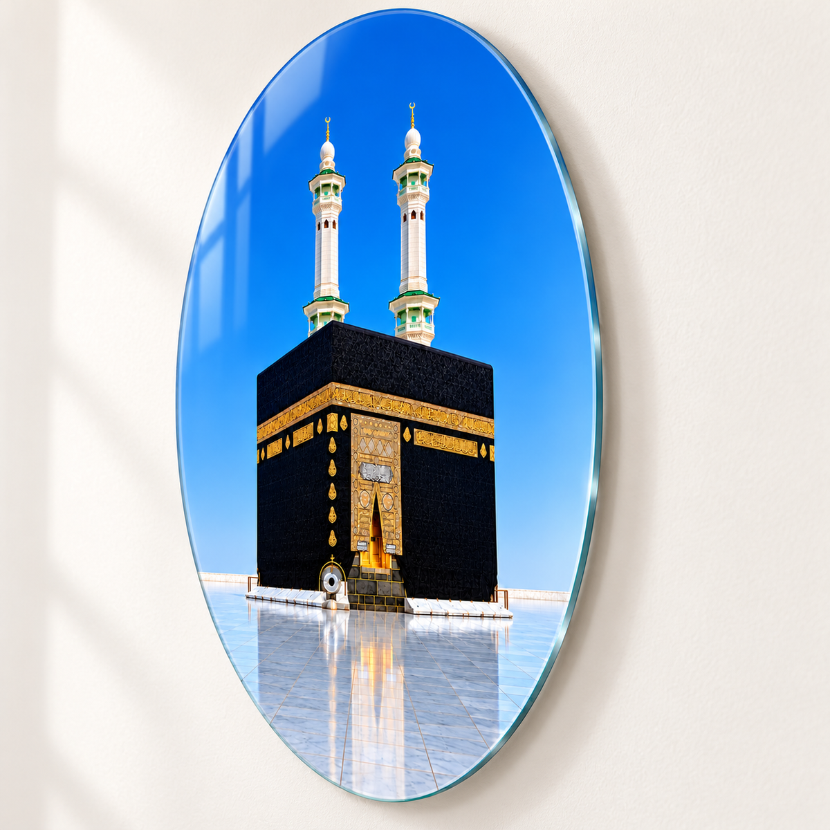 Mavi Gökyüzü ve İki Minareli Kâbe Dikey Oval Cam Tablo - 2 cm duvar mesafesi