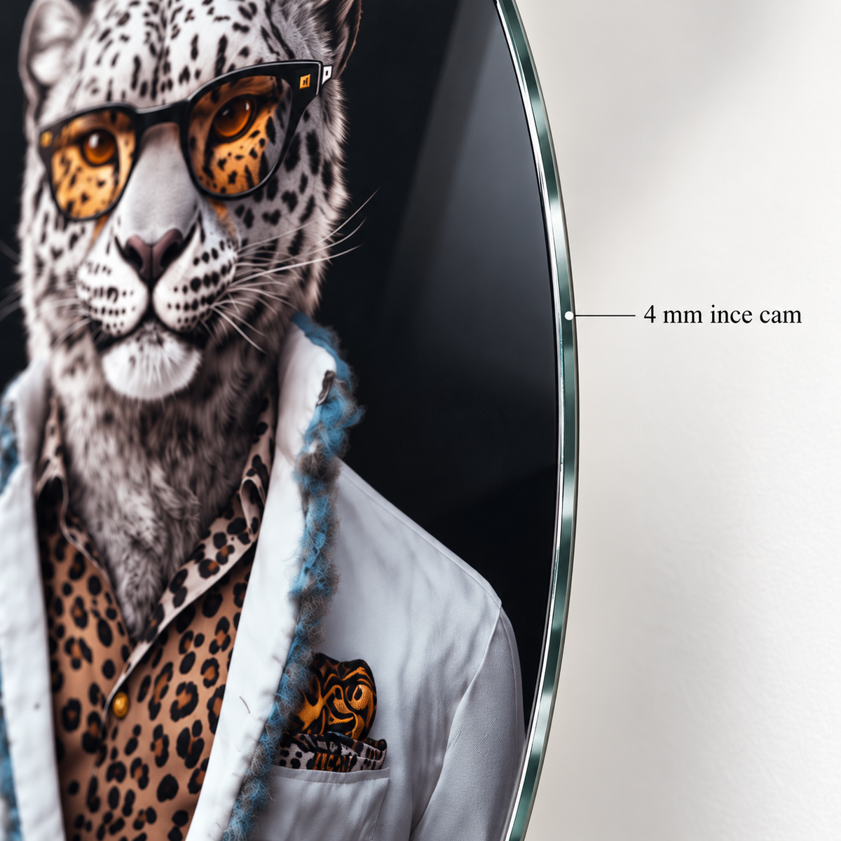 Gözlüklü Kar Leoparı Dikey Oval Cam Tablo – Görsel 4