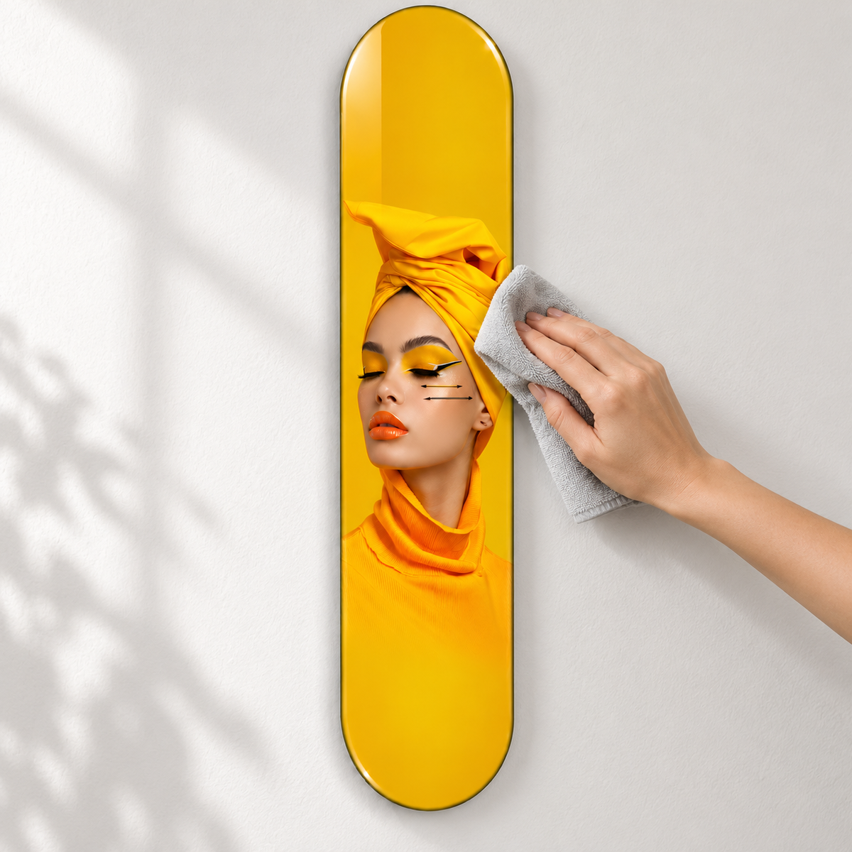 Sarı Başörtülü Kadın Dikey Skate Board Cam Tablo – Mikrofiber bezle bakım