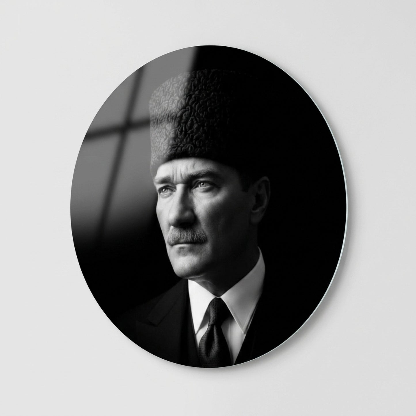 Kalpkal Ataturk Kalpakli Portresi Siyah Beyaz Yuvarlak Cam Tablo